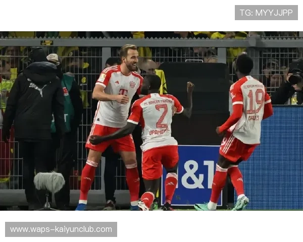 科曼边路连续假动作突破，拜仁攻势如潮